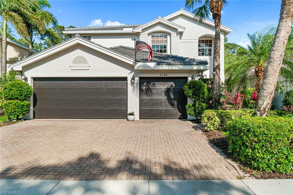 2338 Butterfly Palm Dr Property Photo 3