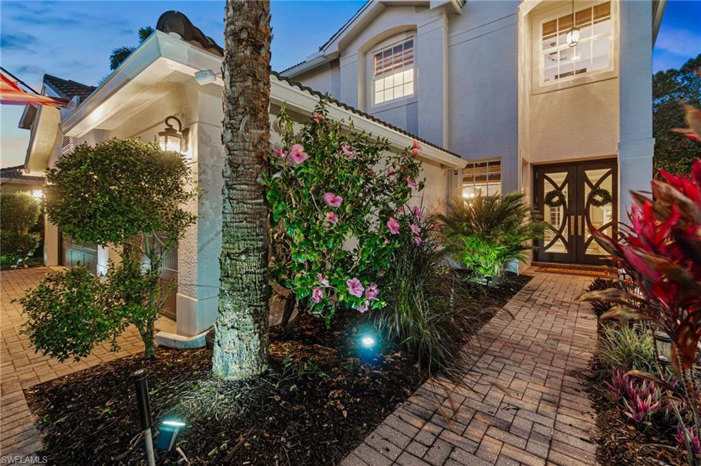 2338 Butterfly Palm Dr Property Photo 5