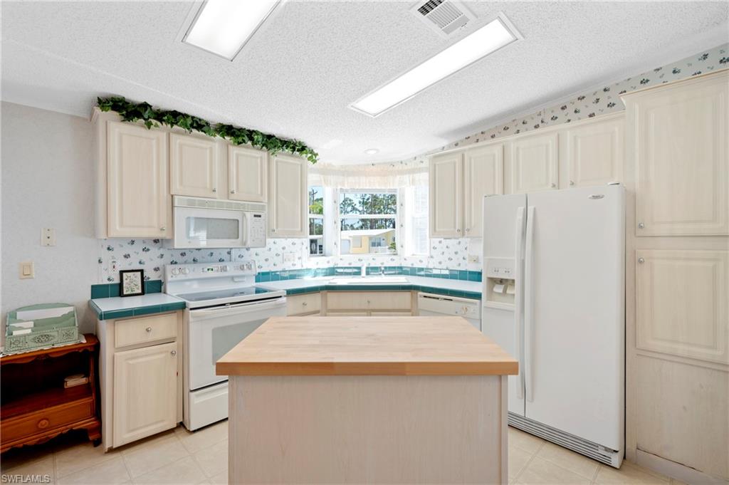 126 Wispy Dr Property Photo 3