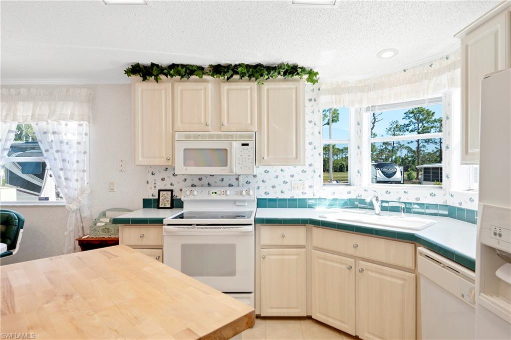 126 Wispy Dr Property Photo 6
