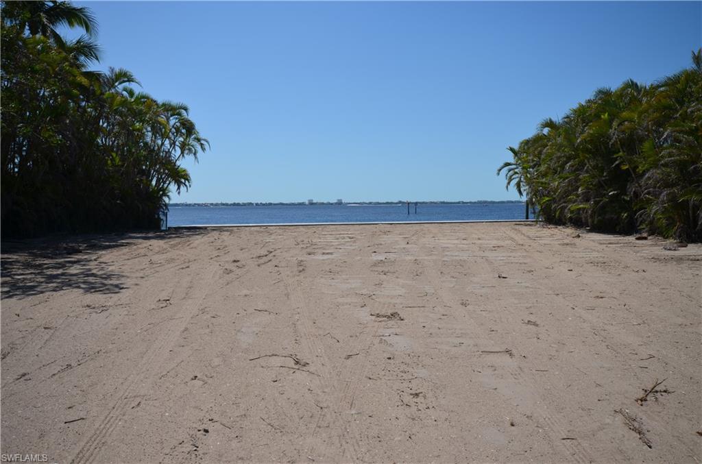 228 Bayshore Dr Property Photo 2