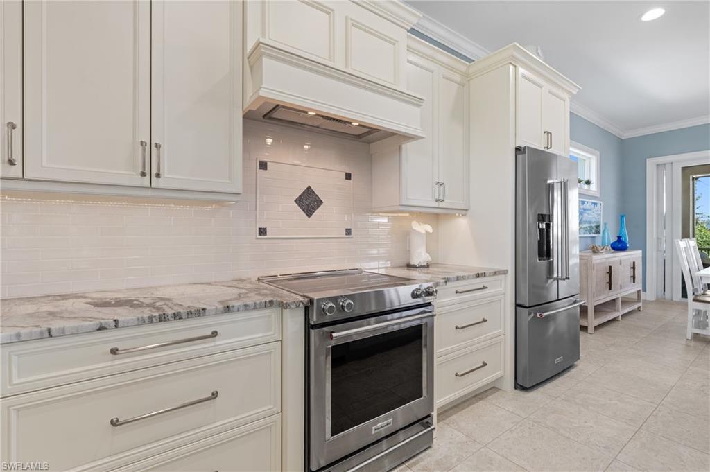 5630 Queens Kew Property Photo 4