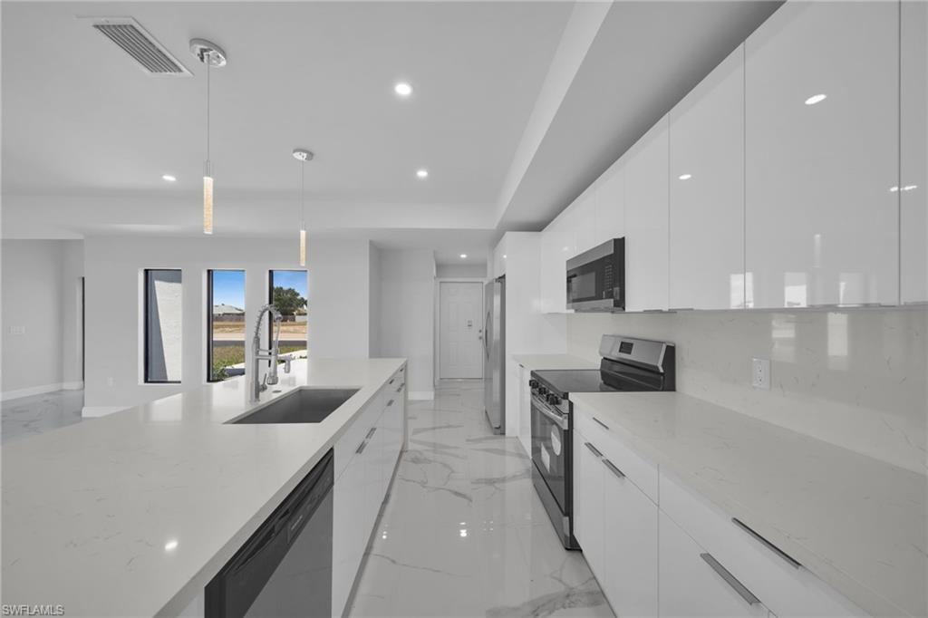 1102 Santa Barbara Blvd N Property Photo 3