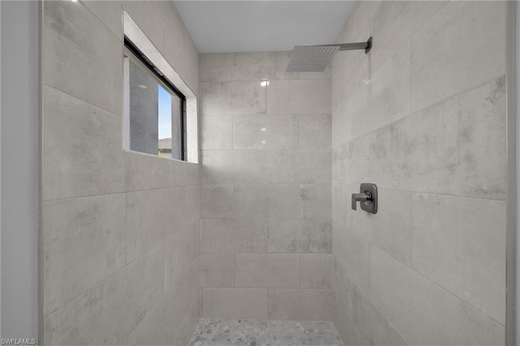 1102 Santa Barbara Blvd N Property Photo 9