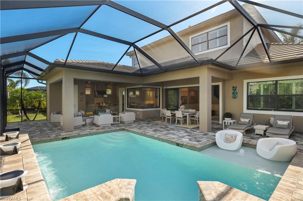15929 Tropical Breeze Dr Property Photo 2