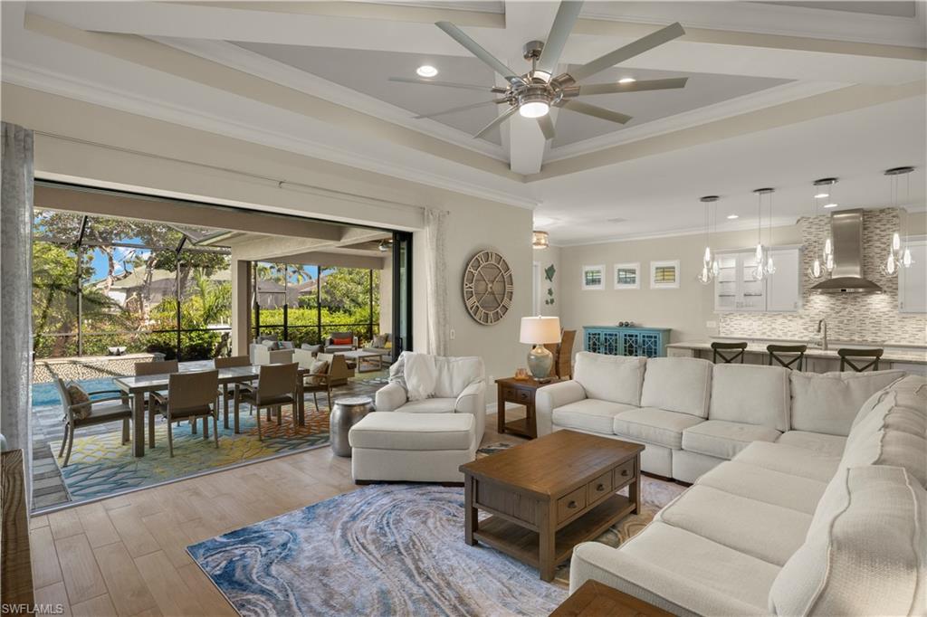 15929 Tropical Breeze Dr Property Photo 3