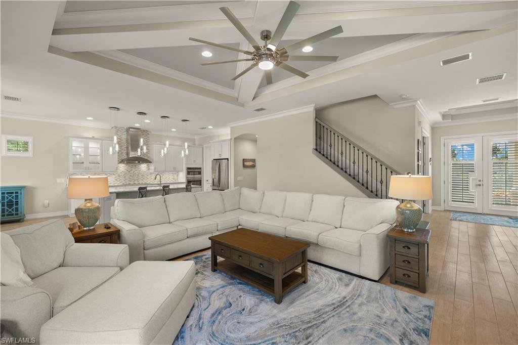 15929 Tropical Breeze Dr Property Photo 4
