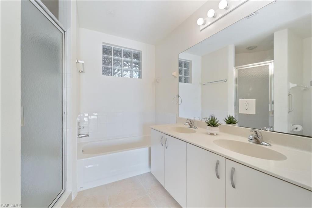 6560 Huntington Lakes Cir # 102 Property Photo 5