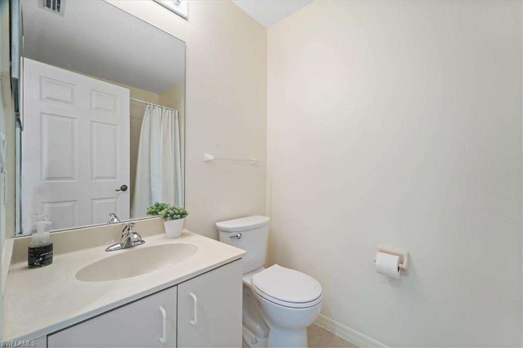 6560 Huntington Lakes Cir # 102 Property Photo 6