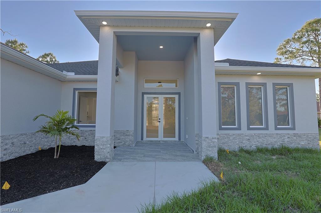 677 Delmonico St Property Photo 2