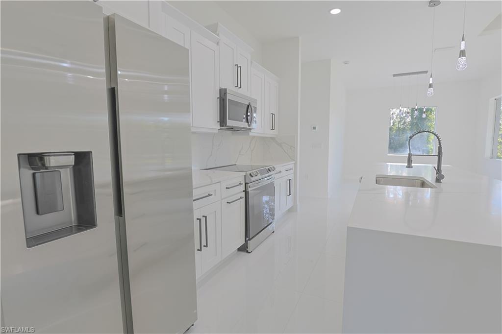 677 Delmonico St Property Photo 7