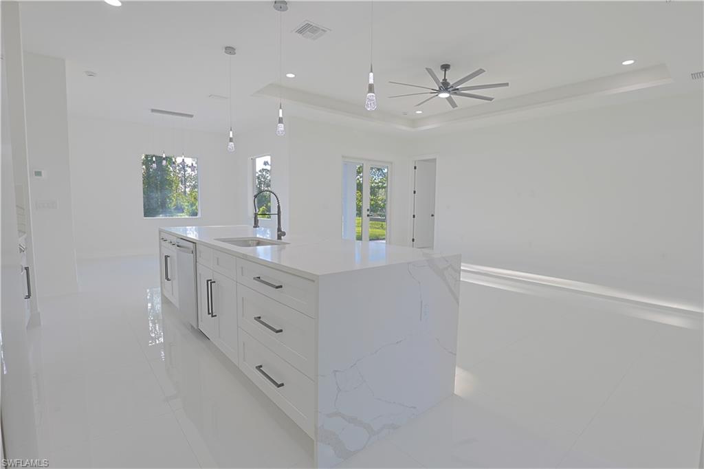 677 Delmonico St Property Photo 8
