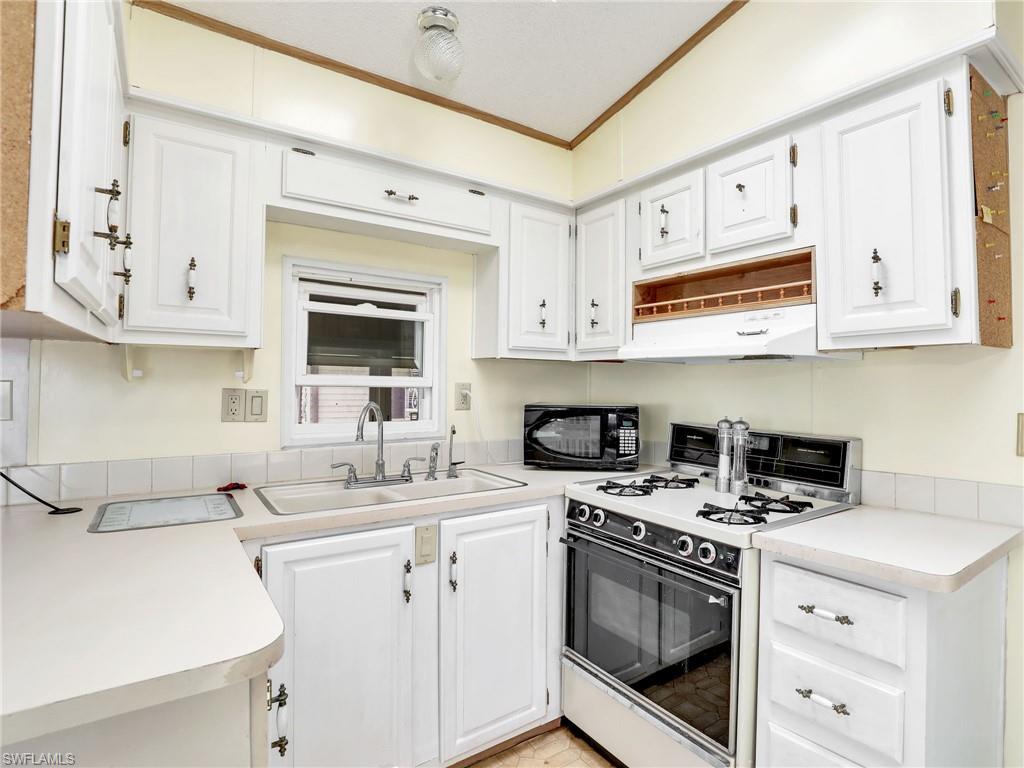 4530 Mayflower Way E Property Photo 10