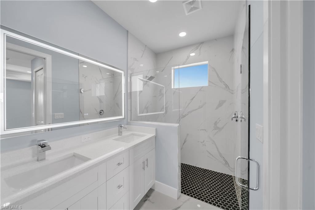 1095 Graystone Ave Property Photo 3