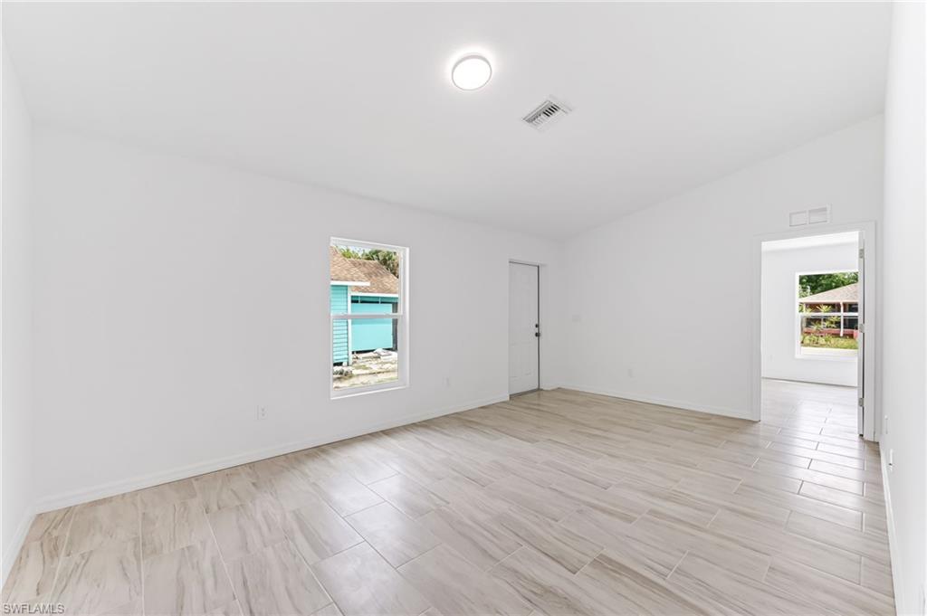 674 Pine St Property Photo 4
