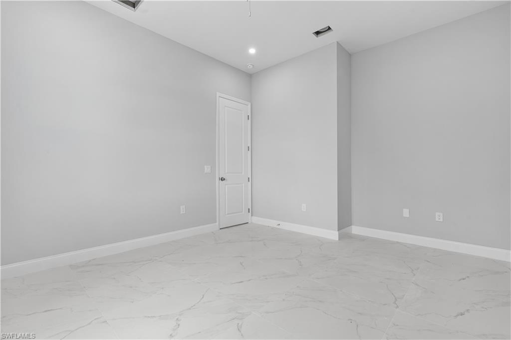 219 Nw 28th Ct Property Photo 13
