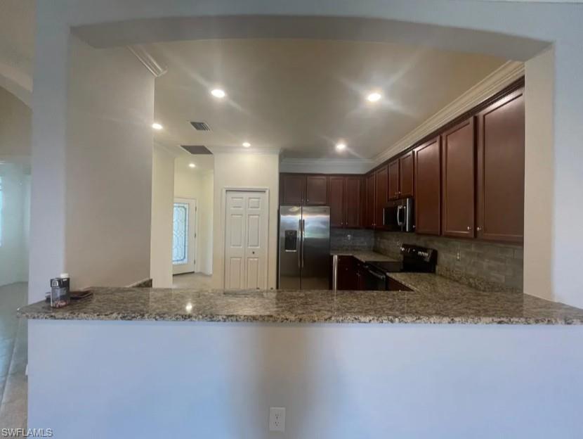 2035 Wellington St Property Photo 5