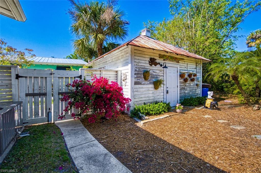 1623 Woodford Ave Property Photo 34