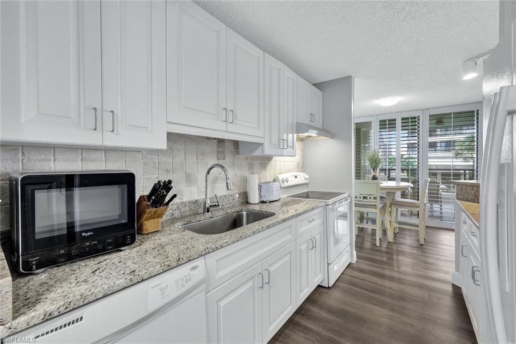 730 Collier Blvd 106 Property Photo 8