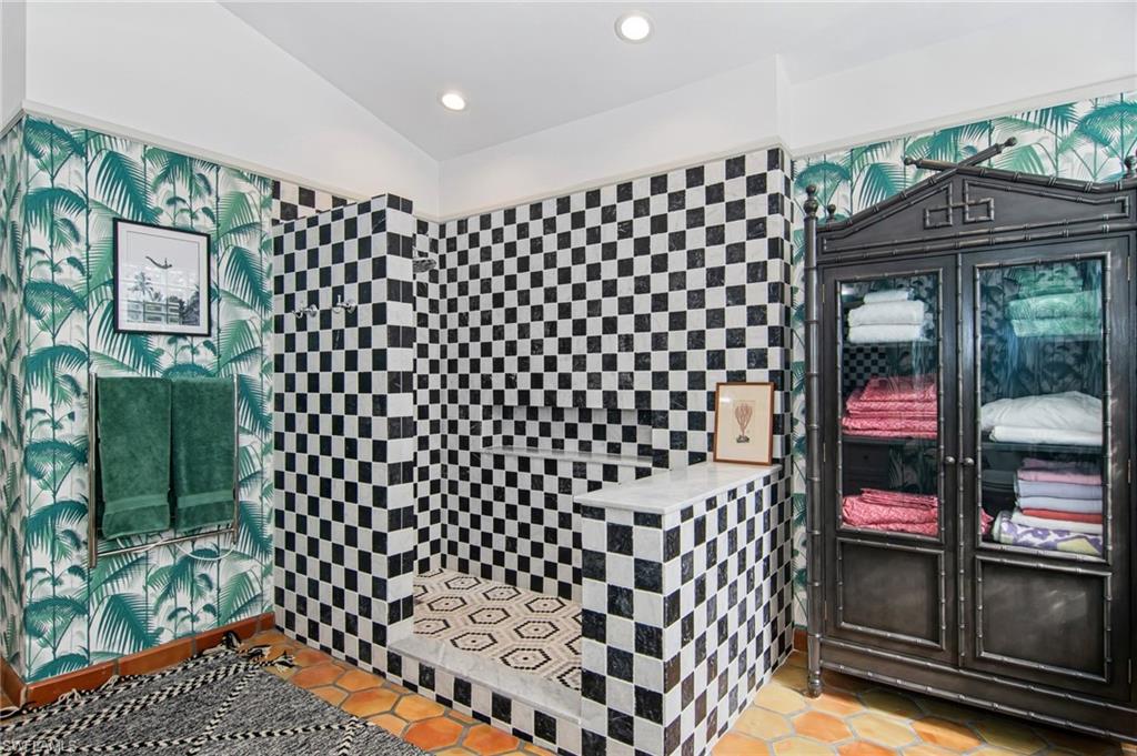 234 Edgemere Way E Property Photo 10
