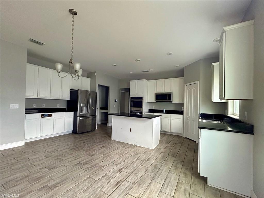 1913 Nw Embers Ter Property Photo 3