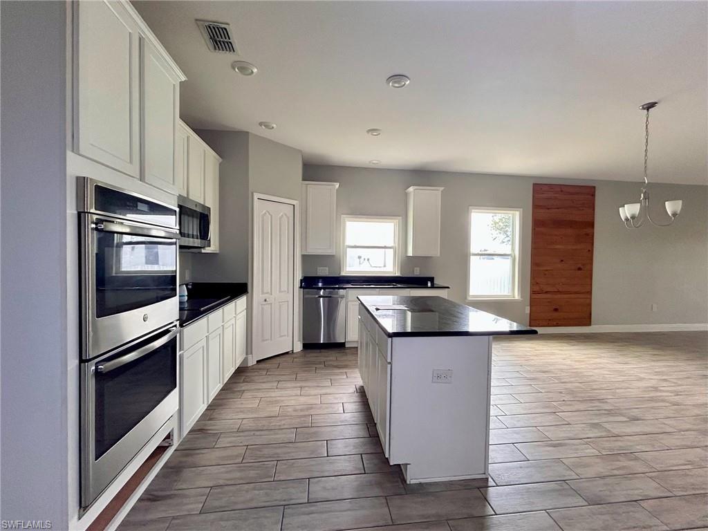 1913 Nw Embers Ter Property Photo 4