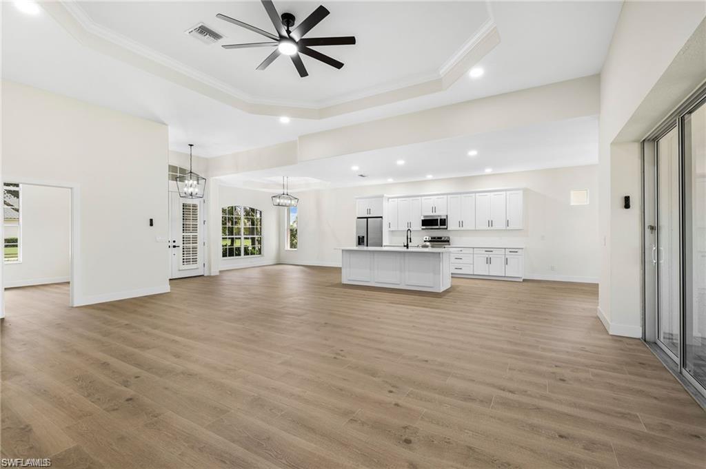 11001 Sea Tropic Ln Property Photo 3
