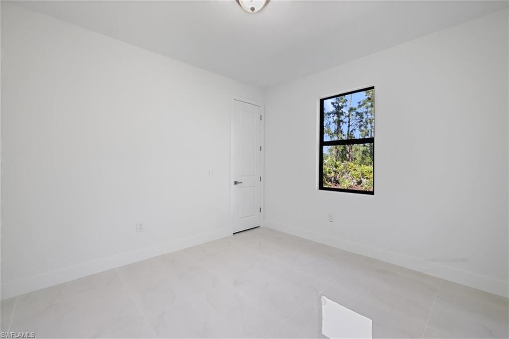 820 Ashland St E Property Photo 24