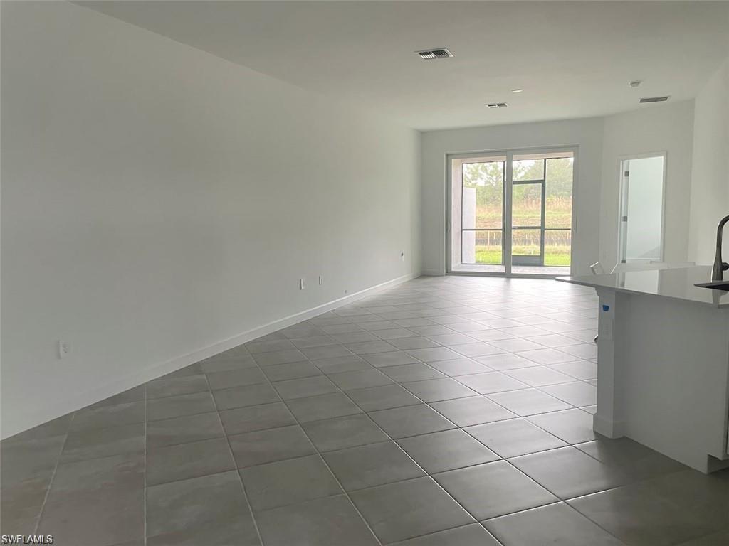20699 Hazelnut Ct Property Photo 4