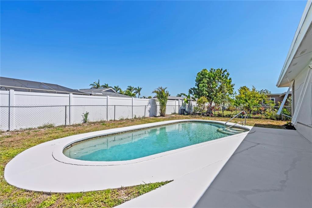 6874 Carmelle Dr Property Photo 3