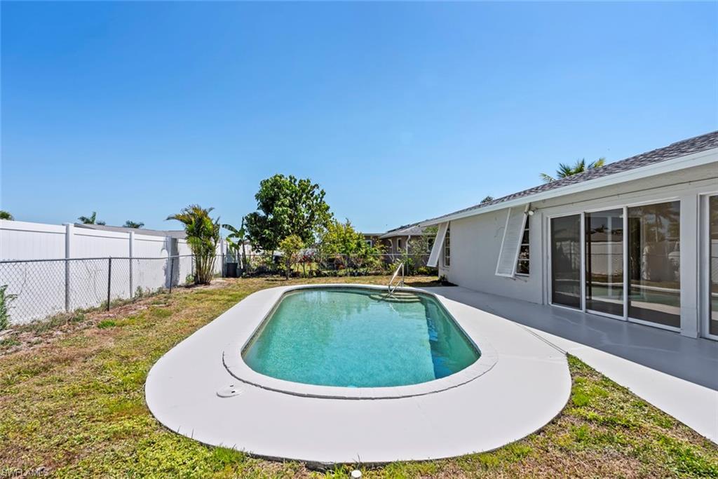 6874 Carmelle Dr Property Photo 28