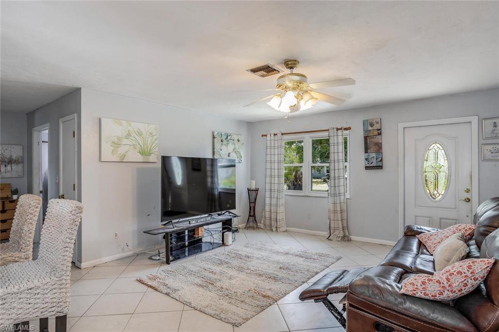 55 2nd St Property Photo 3