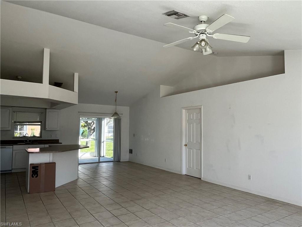 209 Se 19th Ln Property Photo 3