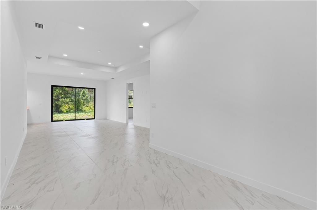 710 Eisenhower Blvd Property Photo 11
