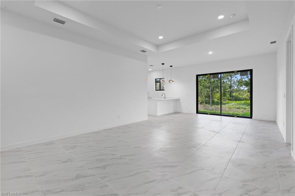 710 Eisenhower Blvd Property Photo 12