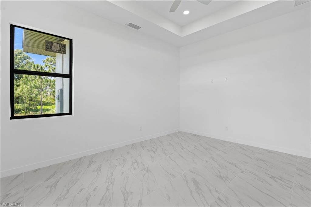 710 Eisenhower Blvd Property Photo 20