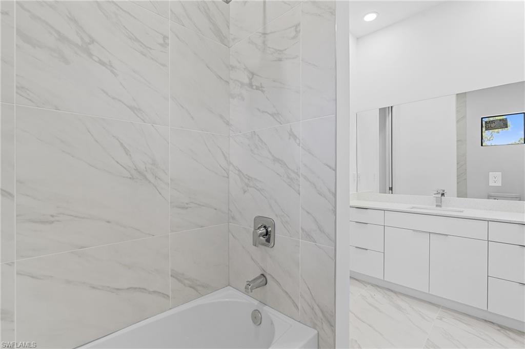 710 Eisenhower Blvd Property Photo 29