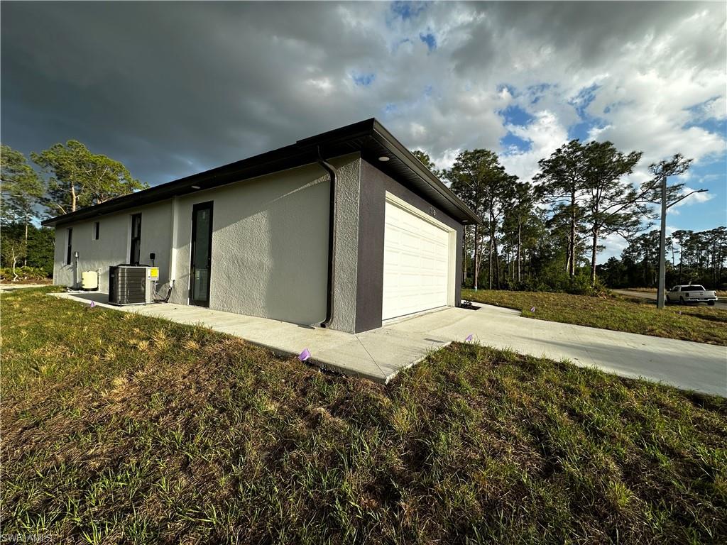 1310 Acacia Ave Property Photo 3