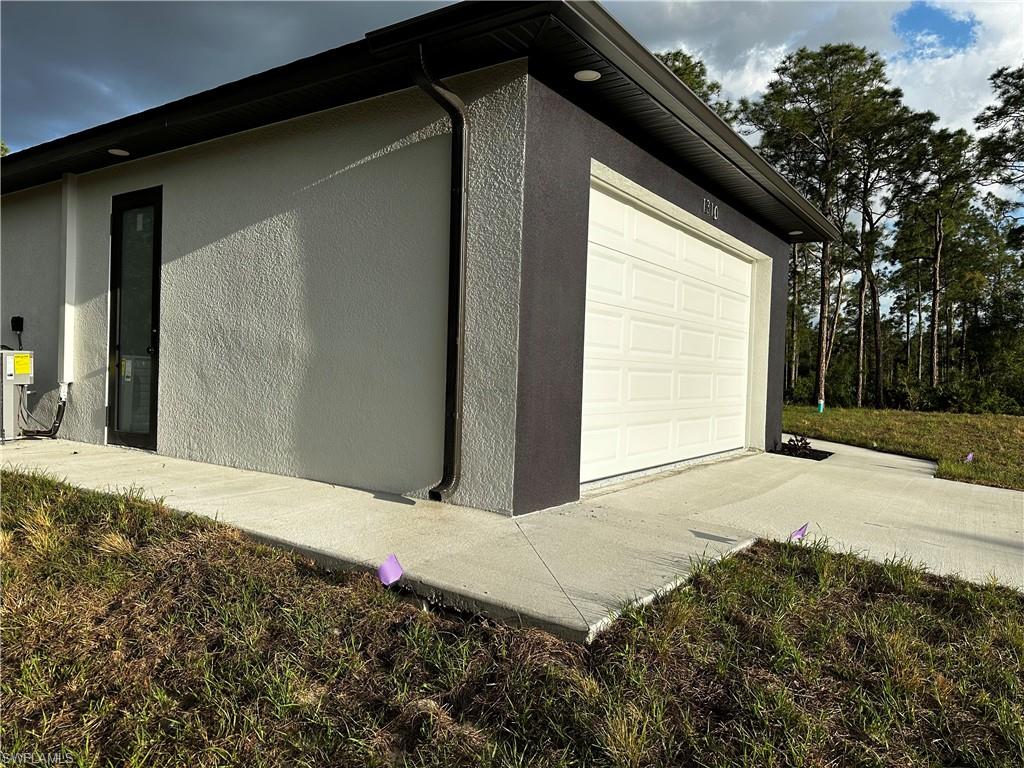 1310 Acacia Ave Property Photo 4
