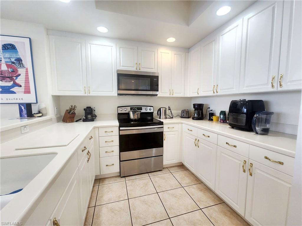 2090 W 1st St # J410 Property Photo 12