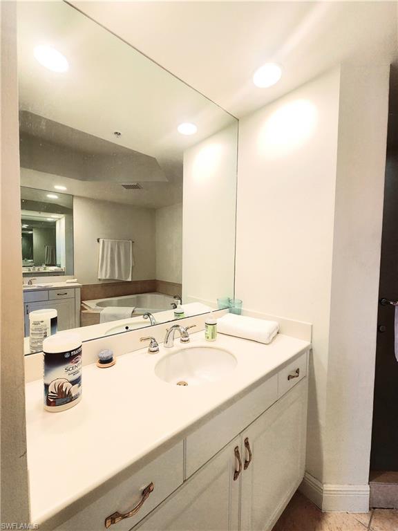 2090 W 1st St # J410 Property Photo 32