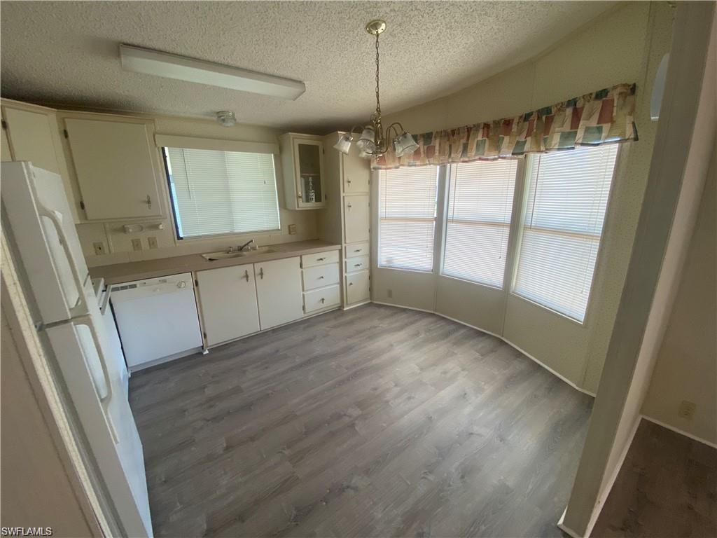 26356 Charlotte Dr Property Photo 3