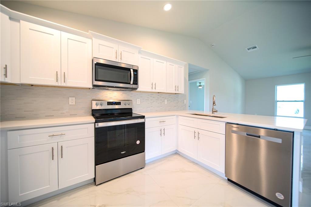 1126 Bari St E Property Photo 4