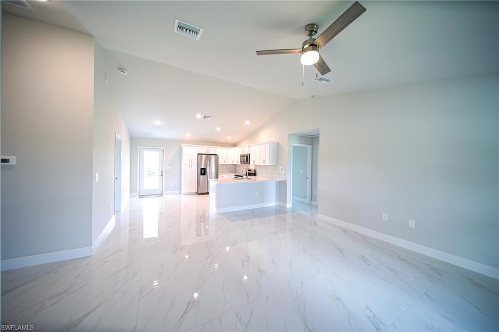 1126 Bari St E Property Photo 8