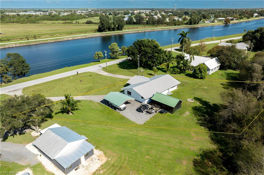 2099 River Rd Property Photo 3