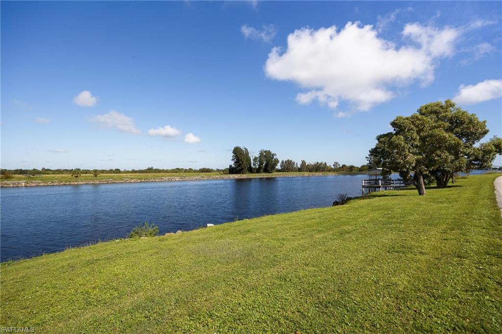 2099 River Rd Property Photo 4