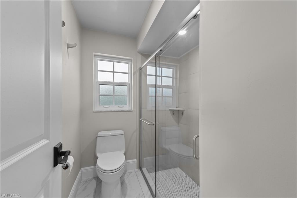 1016 Shaddelee Ln E Property Photo 20