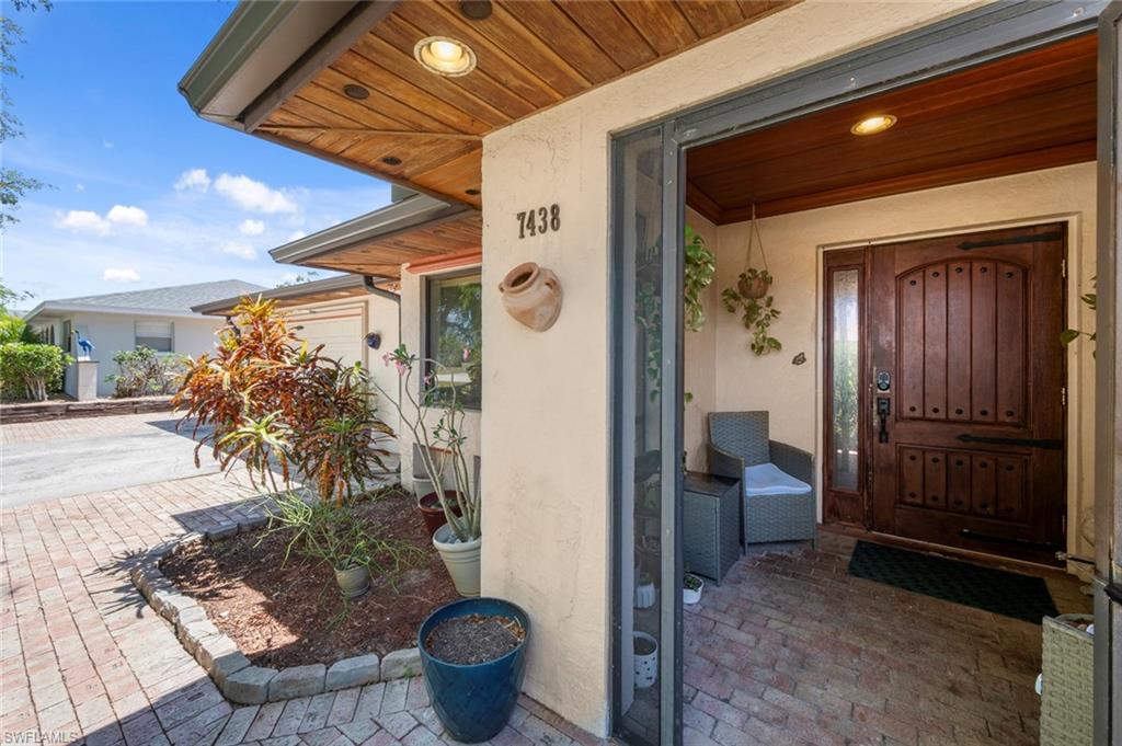 7438 Sea Island Rd Property Photo 3