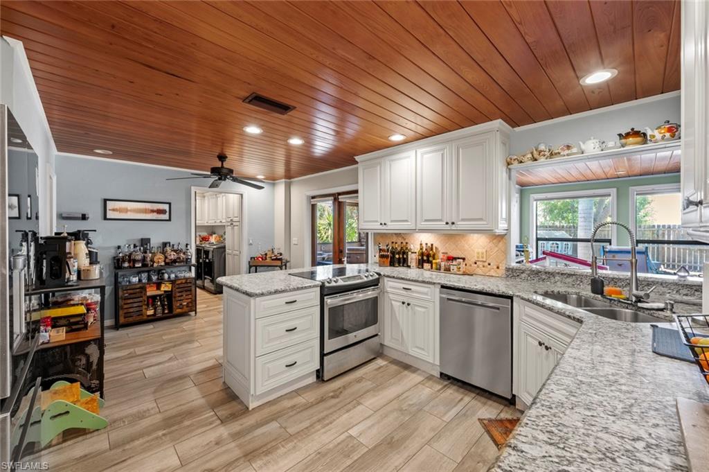 7438 Sea Island Rd Property Photo 4