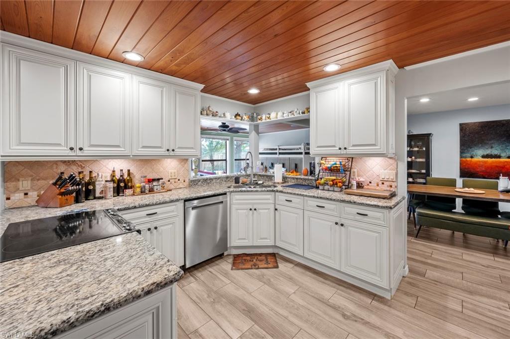 7438 Sea Island Rd Property Photo 7